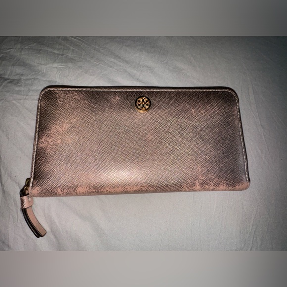 Tory Burch light rose gold, metallic Robinson purse - Picture 6 of 16